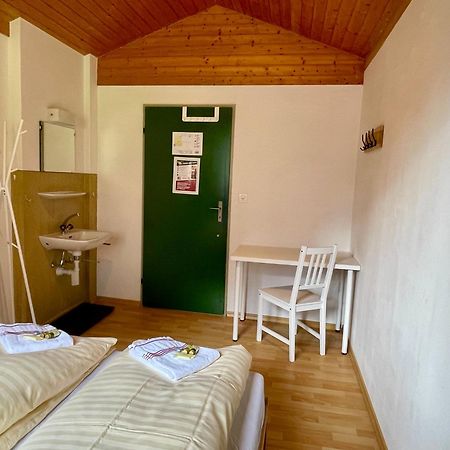 Alpine Base Hostel - Adults Only لوتربرونن المظهر الخارجي الصورة