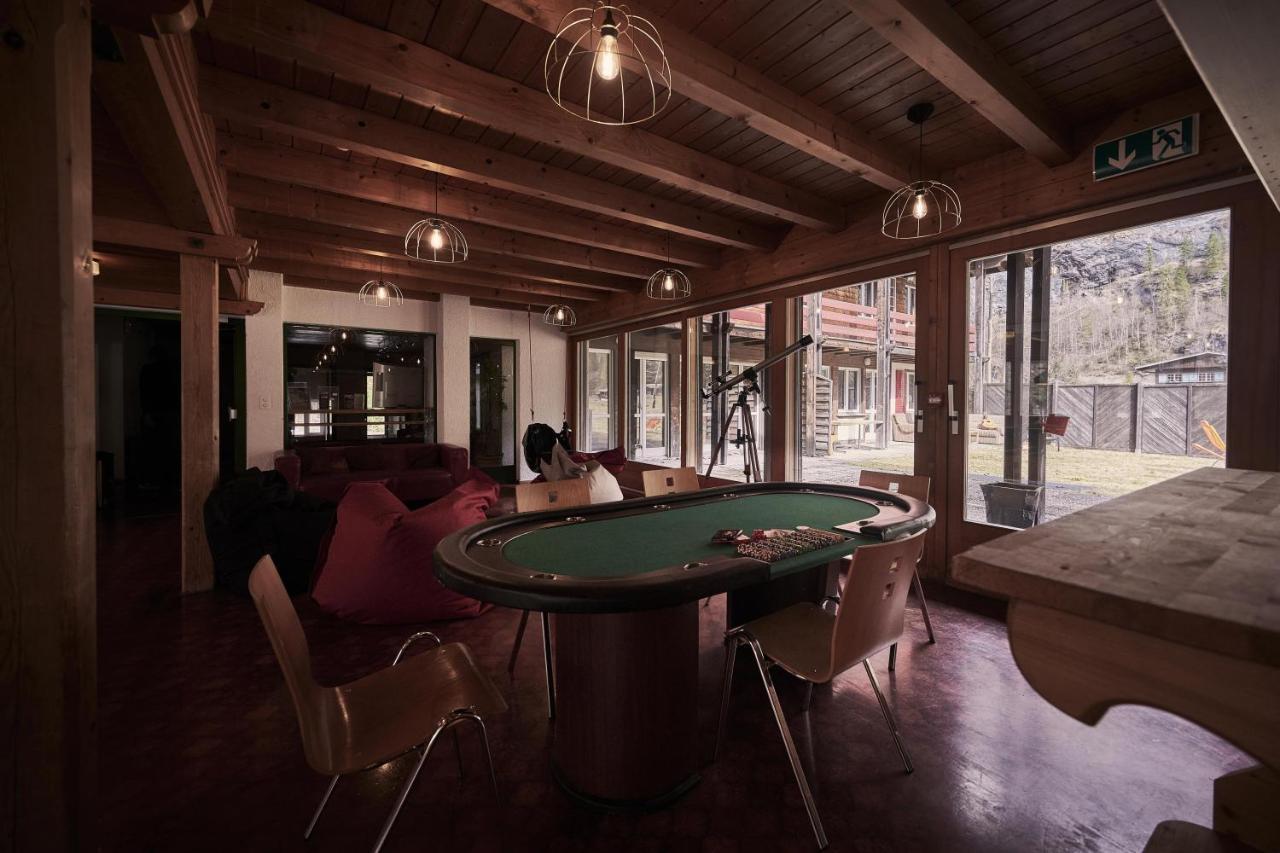 Alpine Base Hostel - Adults Only لوتربرونن المظهر الخارجي الصورة