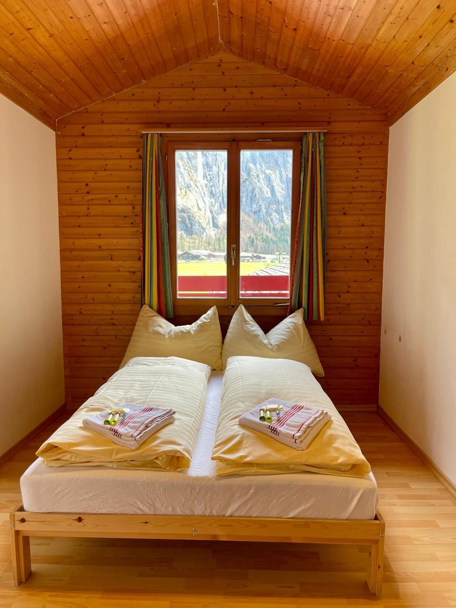 Alpine Base Hostel - Adults Only لوتربرونن المظهر الخارجي الصورة