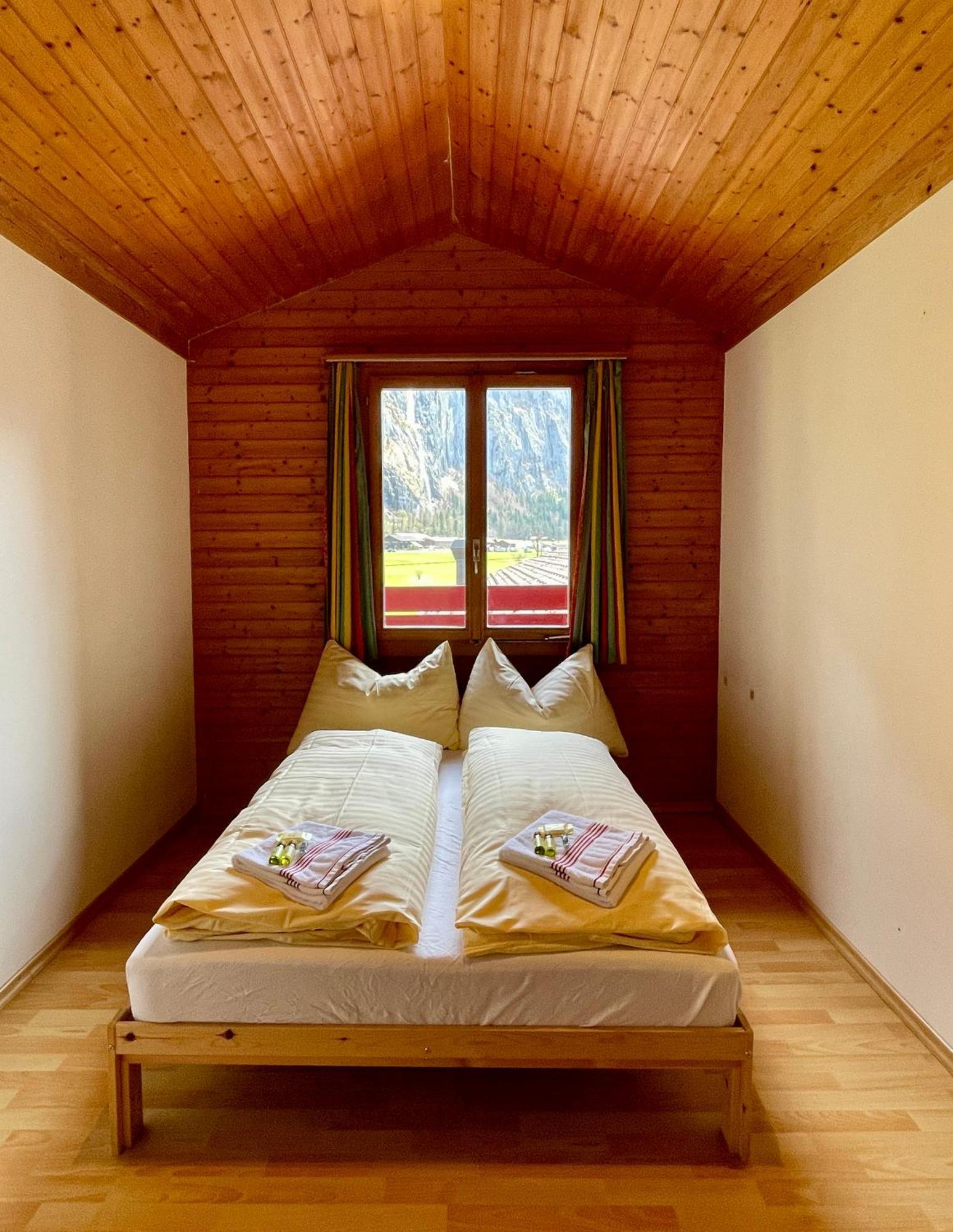 Alpine Base Hostel - Adults Only لوتربرونن المظهر الخارجي الصورة