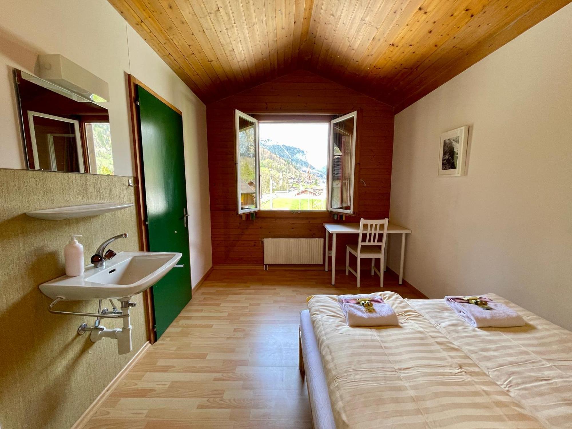 Alpine Base Hostel - Adults Only لوتربرونن المظهر الخارجي الصورة