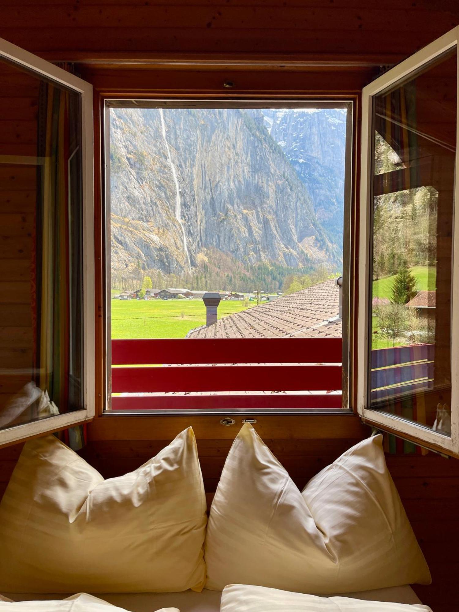 Alpine Base Hostel - Adults Only لوتربرونن المظهر الخارجي الصورة