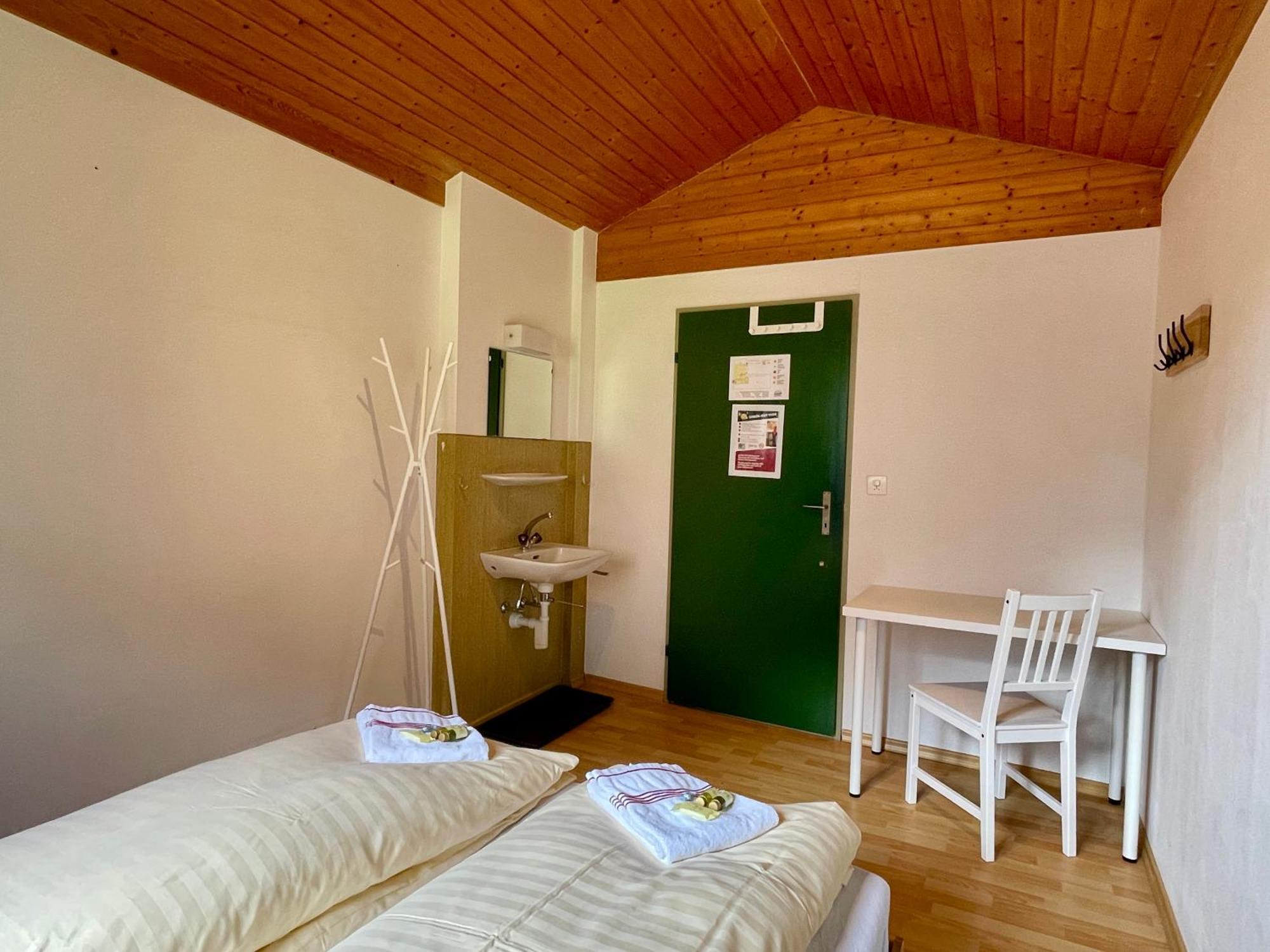 Alpine Base Hostel - Adults Only لوتربرونن المظهر الخارجي الصورة