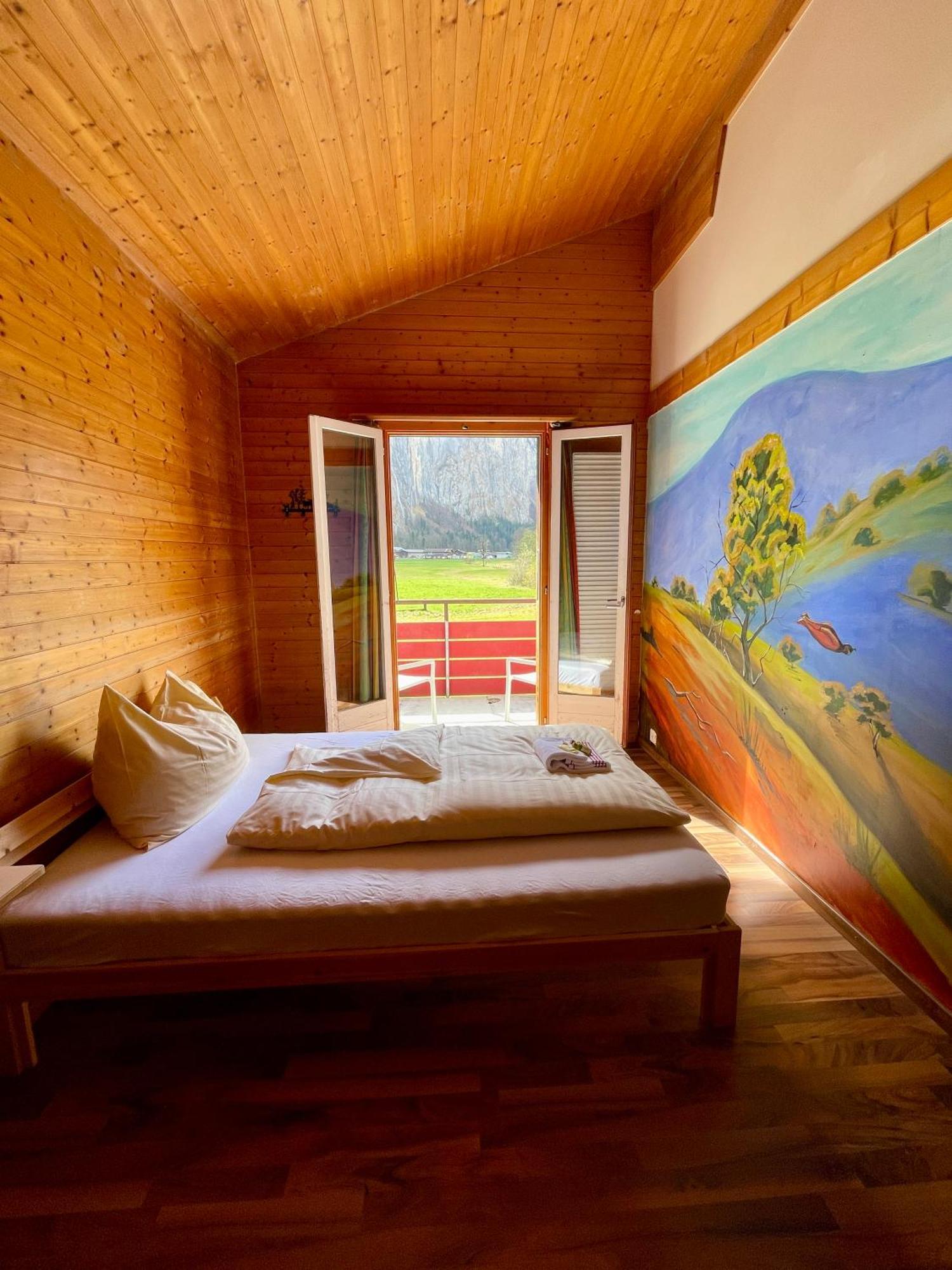 Alpine Base Hostel - Adults Only لوتربرونن المظهر الخارجي الصورة