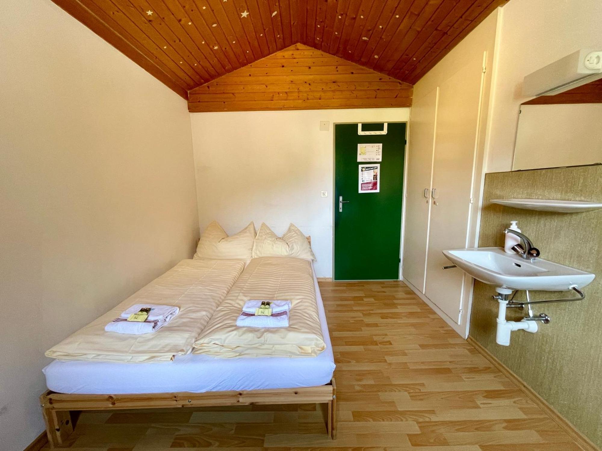 Alpine Base Hostel - Adults Only لوتربرونن المظهر الخارجي الصورة