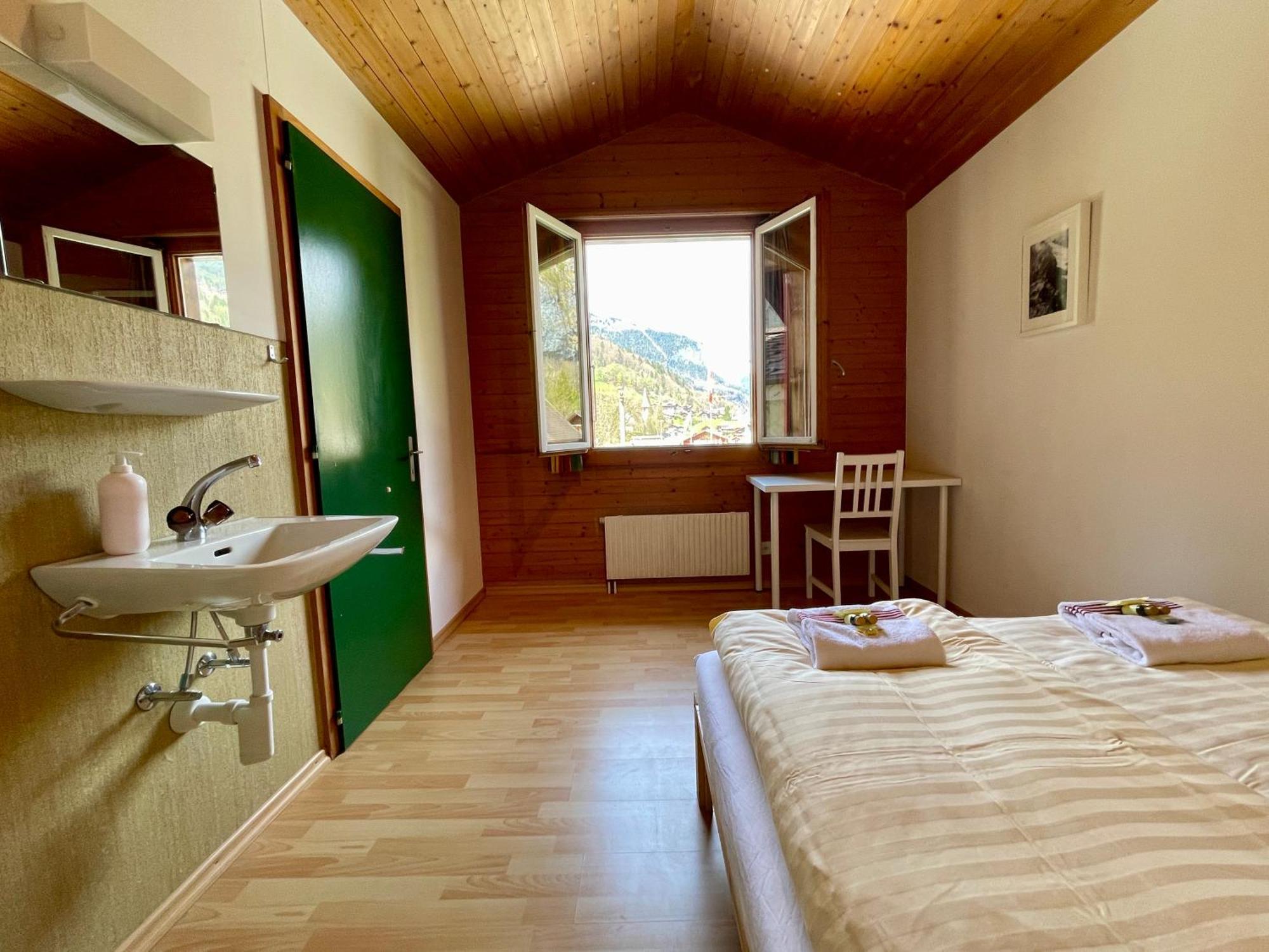 Alpine Base Hostel - Adults Only لوتربرونن المظهر الخارجي الصورة