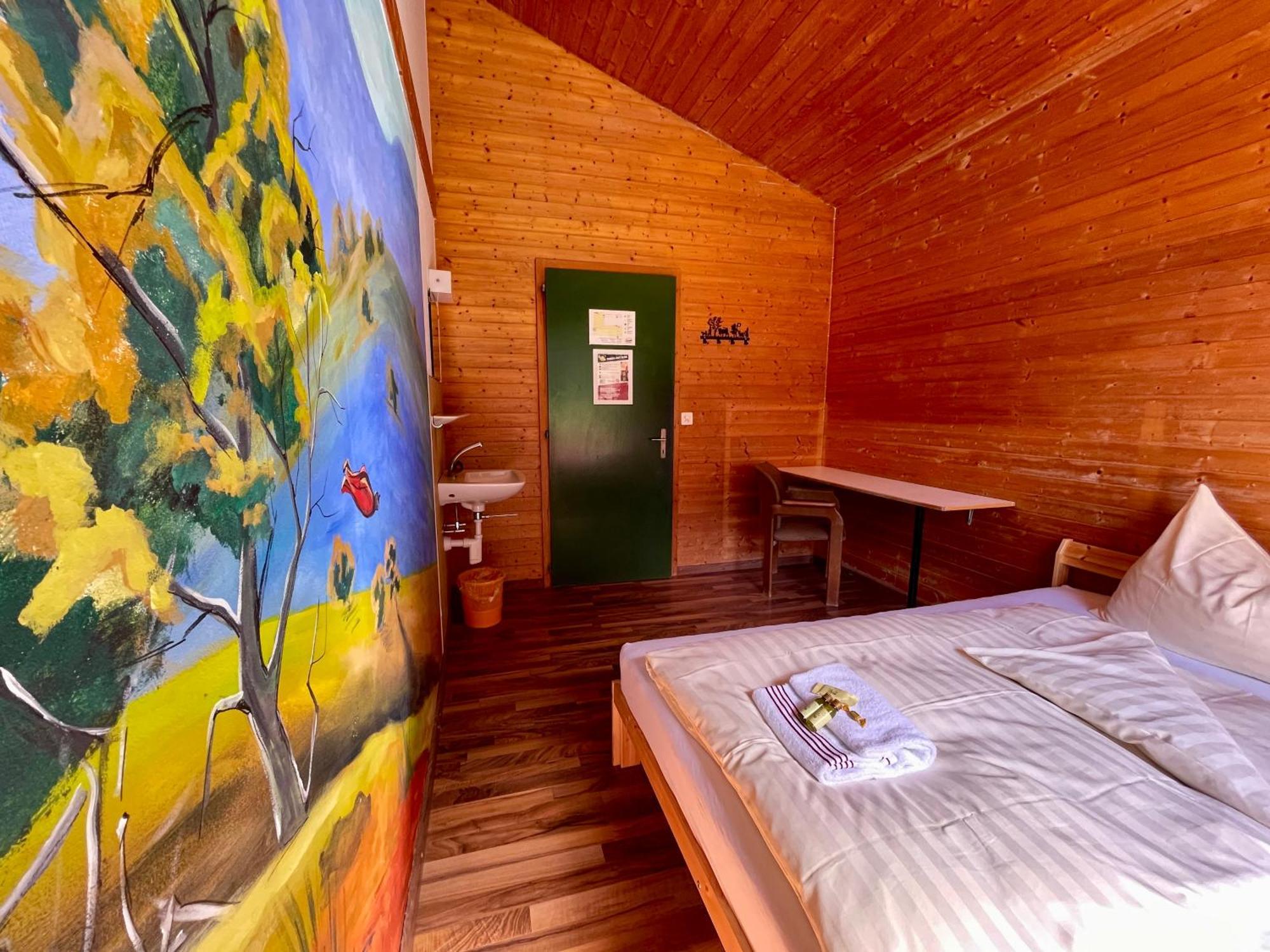 Alpine Base Hostel - Adults Only لوتربرونن المظهر الخارجي الصورة