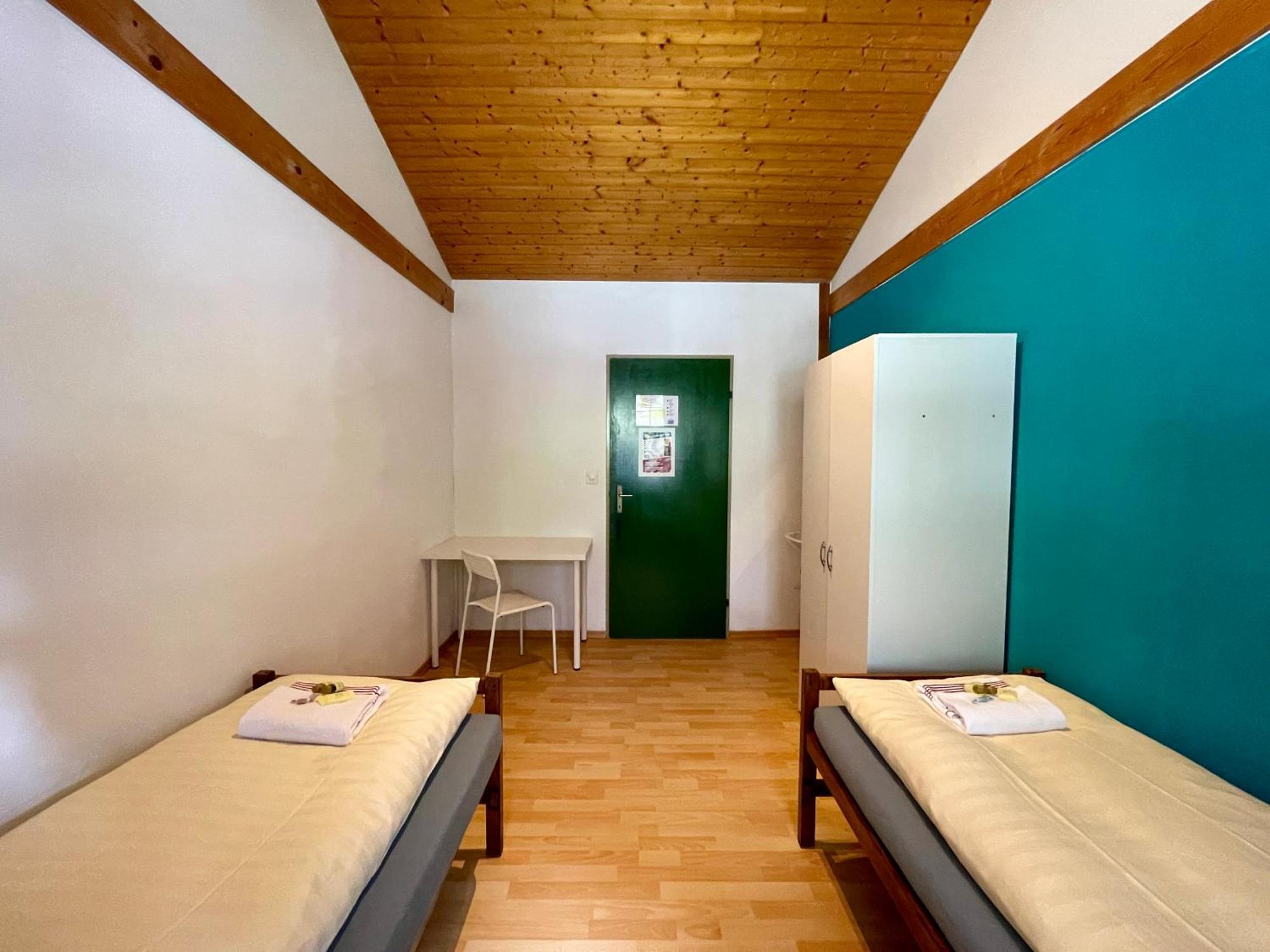 Alpine Base Hostel - Adults Only لوتربرونن المظهر الخارجي الصورة