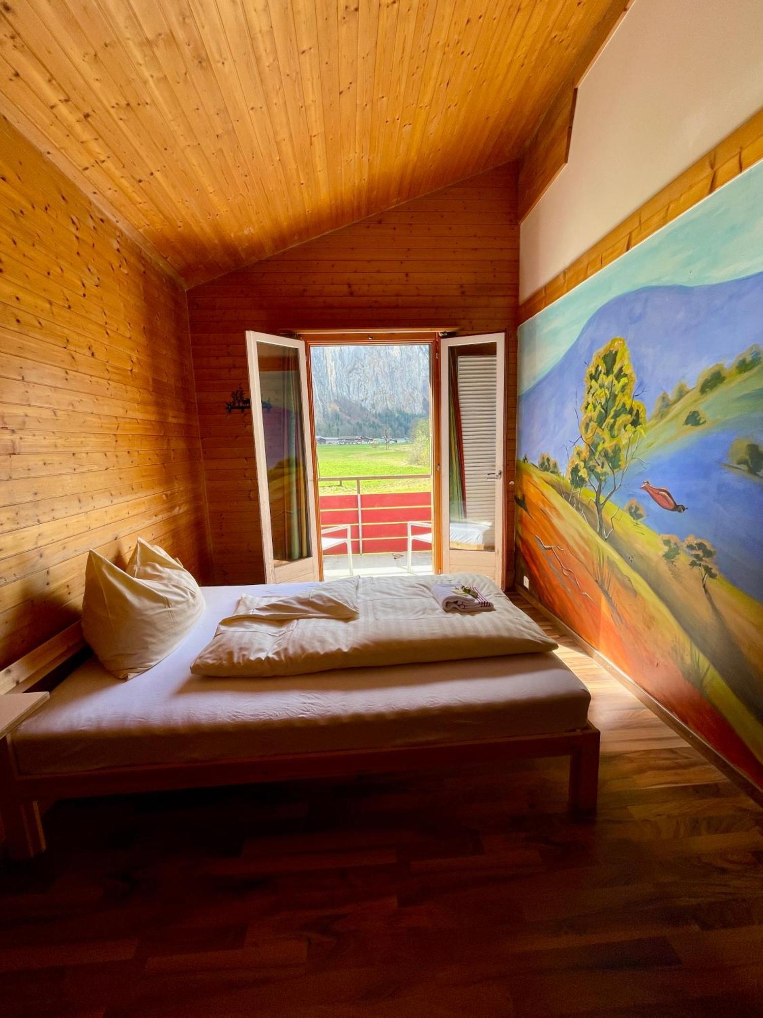 Alpine Base Hostel - Adults Only لوتربرونن المظهر الخارجي الصورة