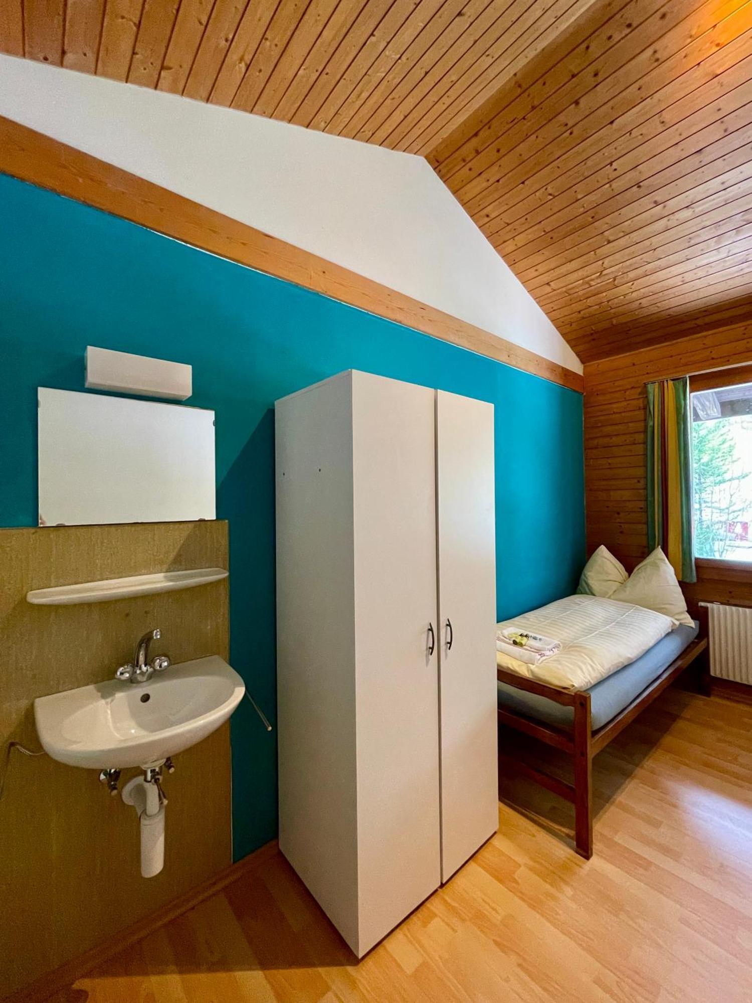 Alpine Base Hostel - Adults Only لوتربرونن المظهر الخارجي الصورة